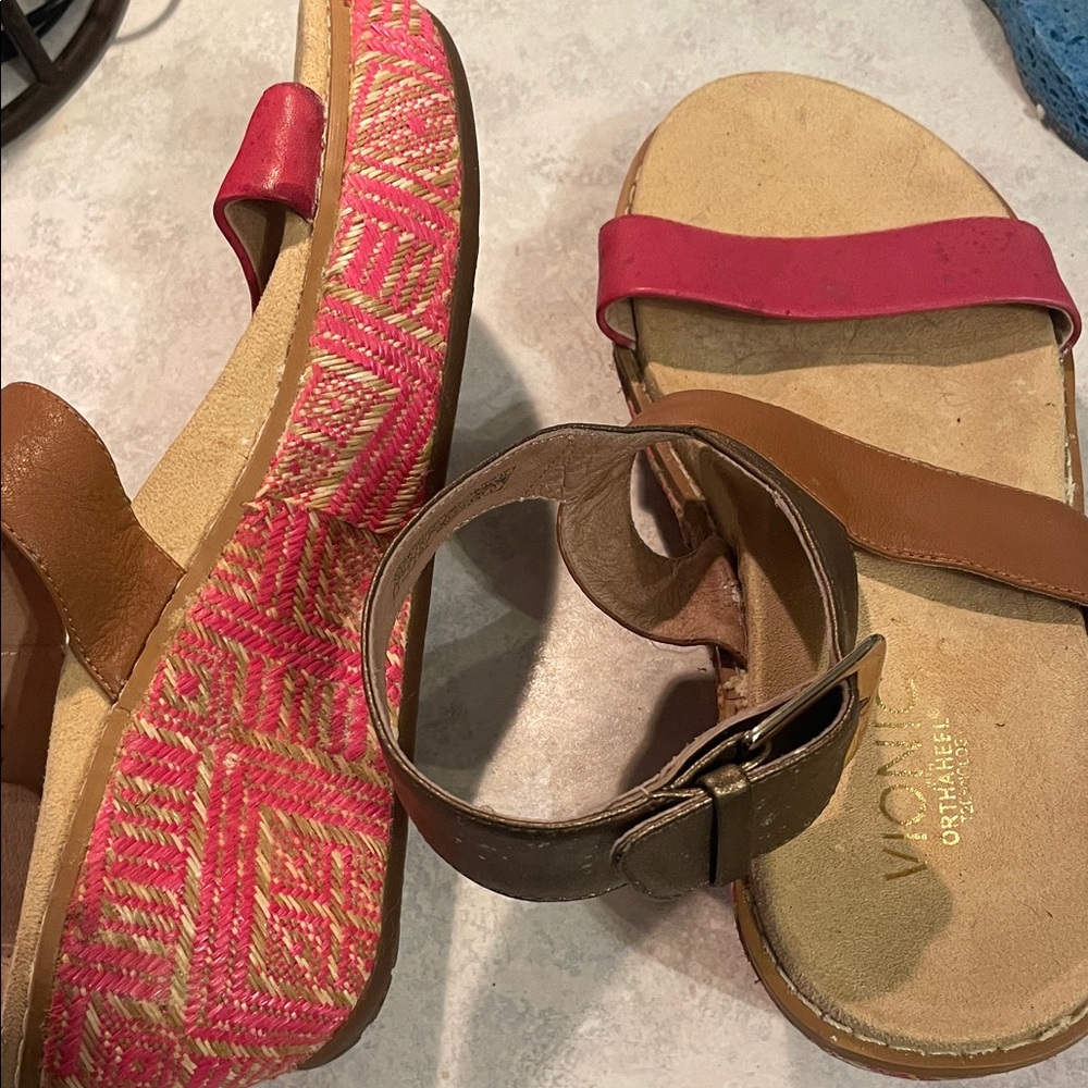 Vionic Patterned Wedges - image 9